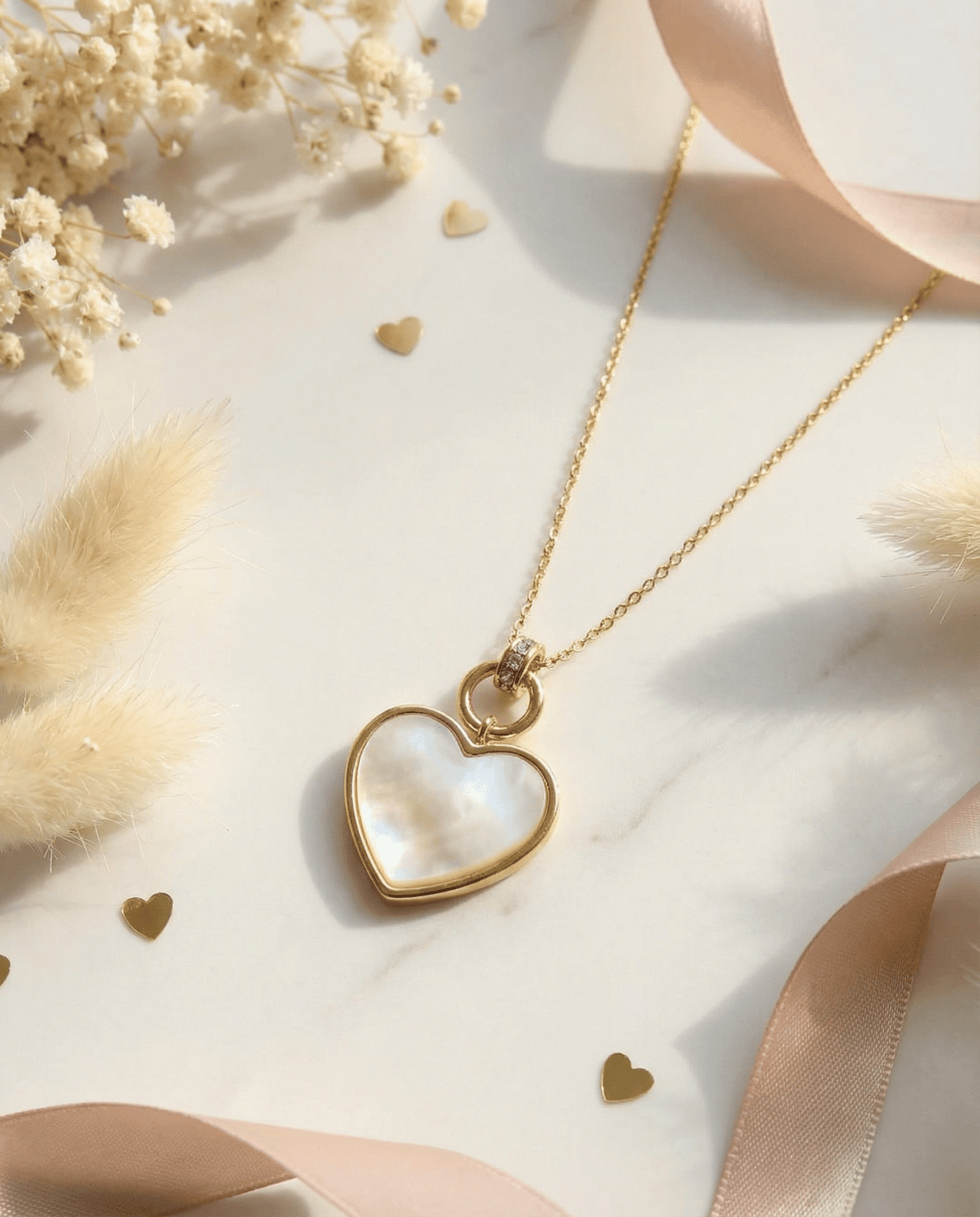 Vergoldete Halskette mit Herz aus Perlmutt - Optik - OYKAMI in a box