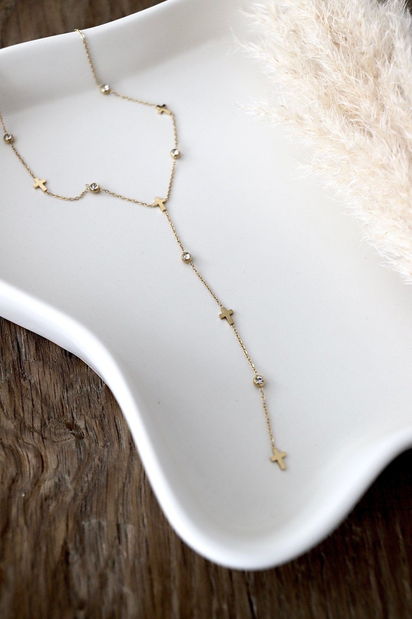 Vergoldete Halskette mit Kreuz - Details - OYKAMI in a box