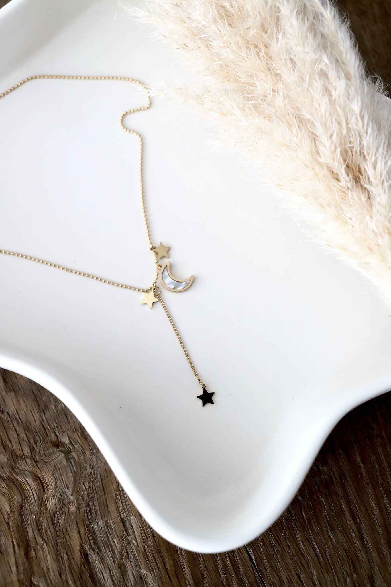 Vergoldete Halskette mit Mond & Sternen - OYKAMI in a box