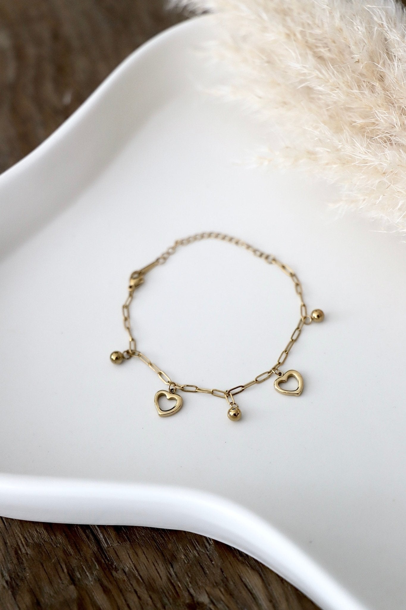 Vergoldetes Armband mit Herzen & Kugeln - OYKAMI in a box