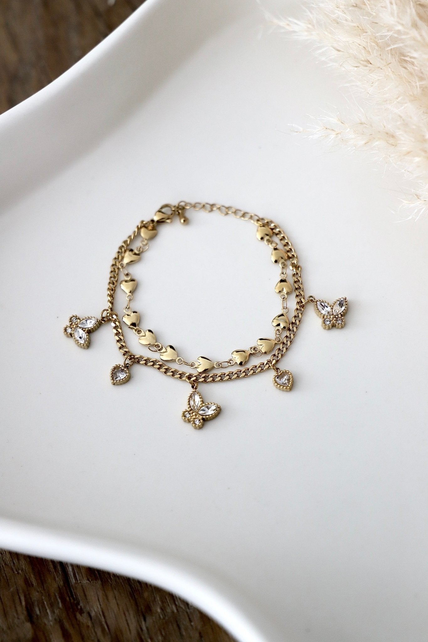 Vergoldetes Armband mit Schmetterlingen & Herzen - OYKAMI in a box