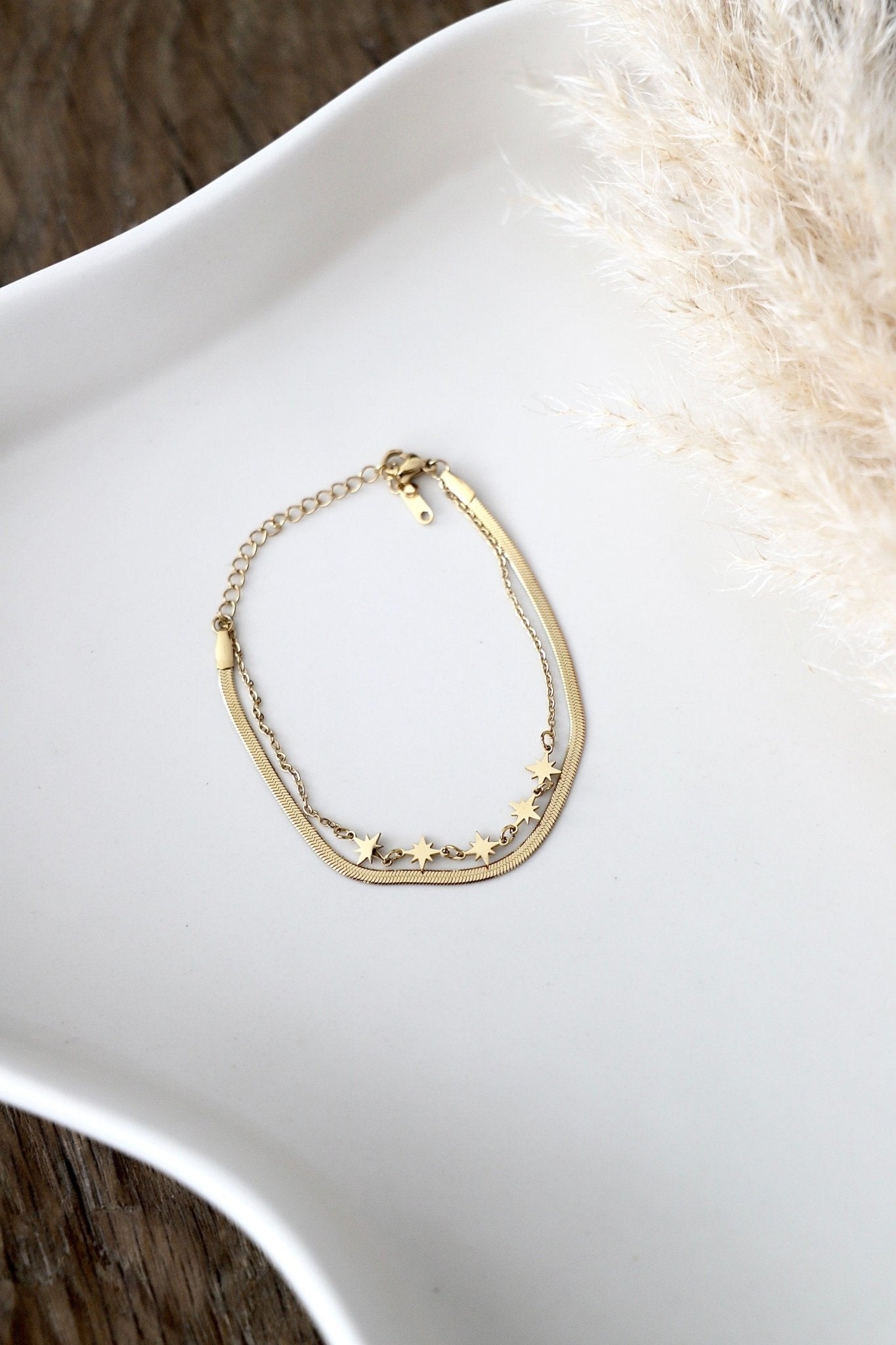 Vergoldetes Armband mit Sternen - Design - OYKAMI in a box
