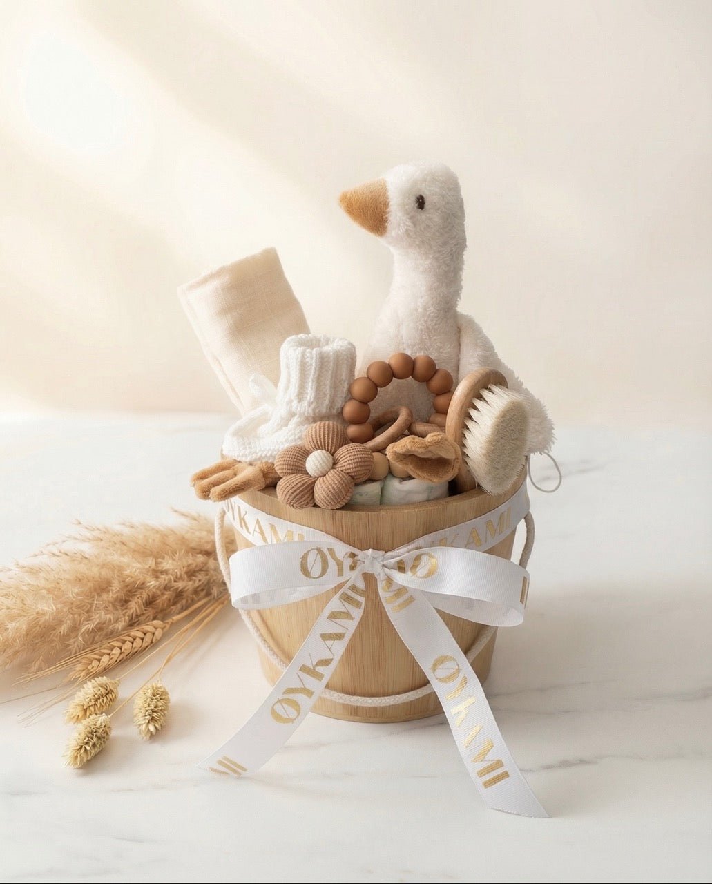 Windeltorte im Holzeimer Weiss „Goose“ - OYKAMI in a box